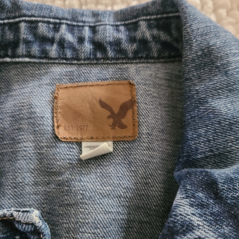 American Eagle 100% Cotton Medium Blue Distressed Denim Jean Jacket Women M - Picture 2 of 6